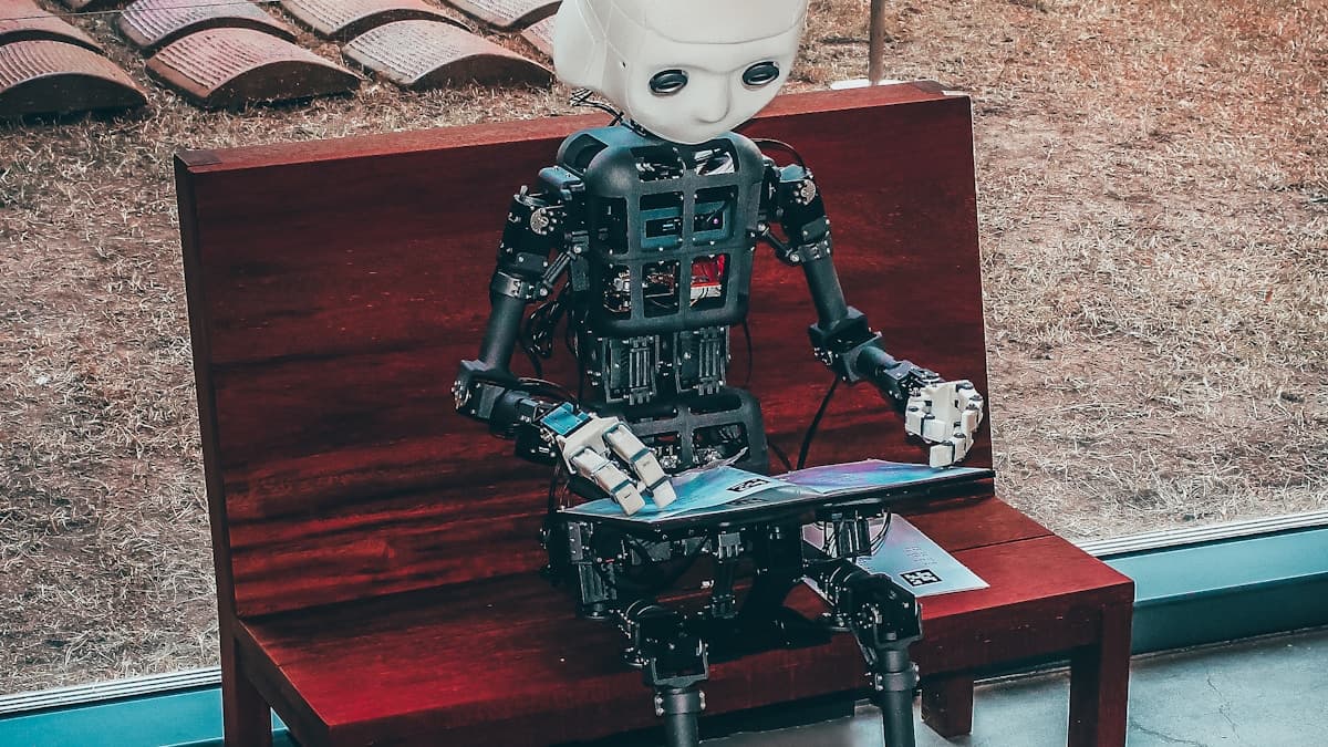 Yapay zeka robotu ve insan işbirligi